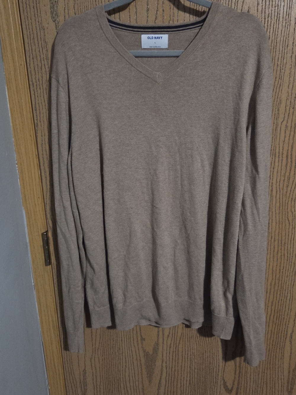 Old Navy Men's V-Neck Sweater in Taupe